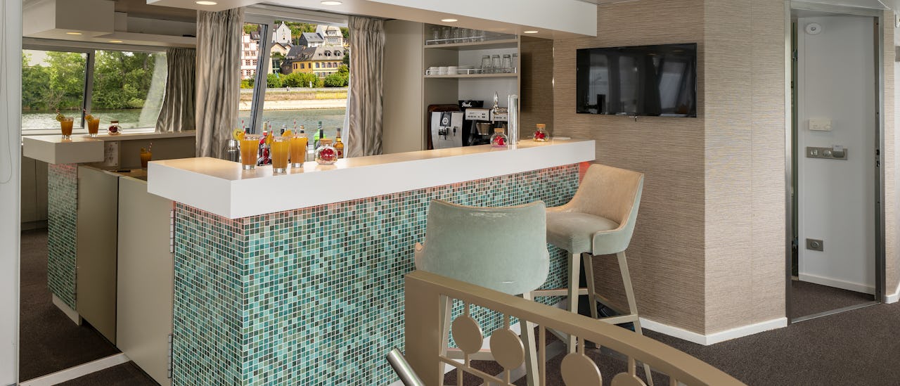 Enjoy a drink in the bar before and after dinner.