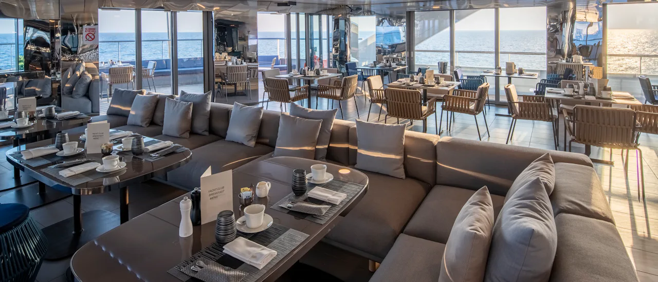 Yacht Club grill restaurant and bar, serving breakfast and lunch