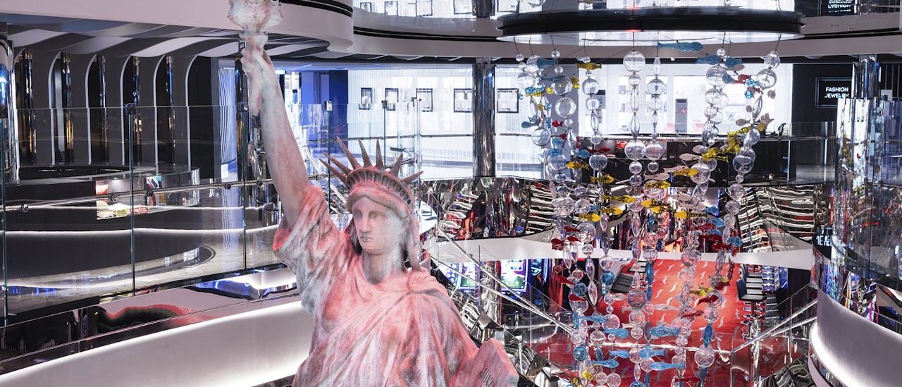 The design features, public areas and venue names are inspired by the metropolitan New York City