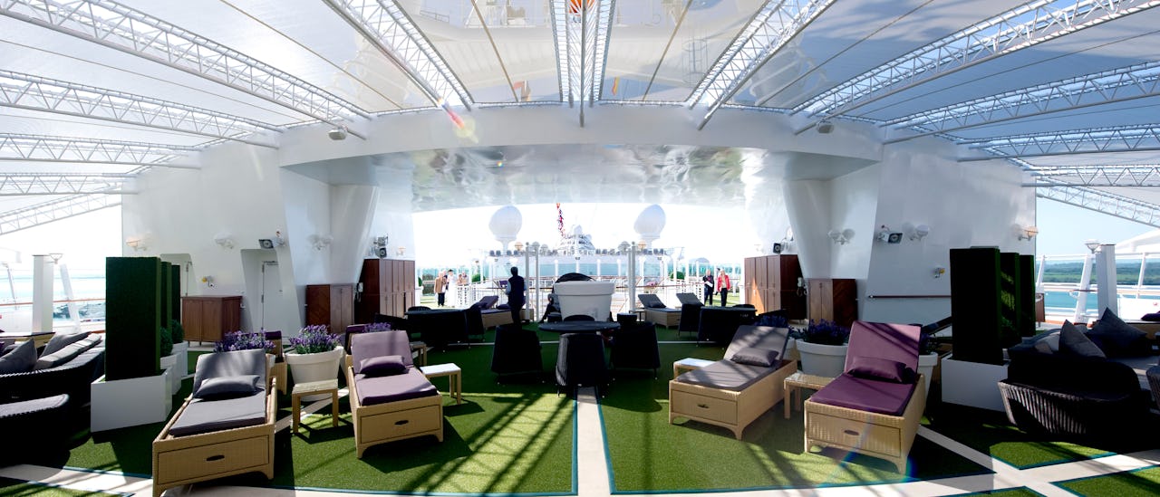 Cool down in the sea breeze and enjoy a treatment from the Oasis Spa in The Retreat