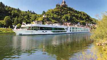 Scenic Jade, Elbe River