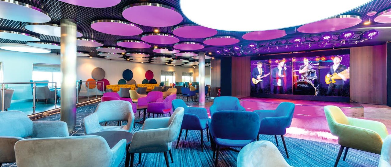 From singalong shows to a casino and chilled-out night spots, Marella Discovery has a bar for every occasion when the sun goes down...