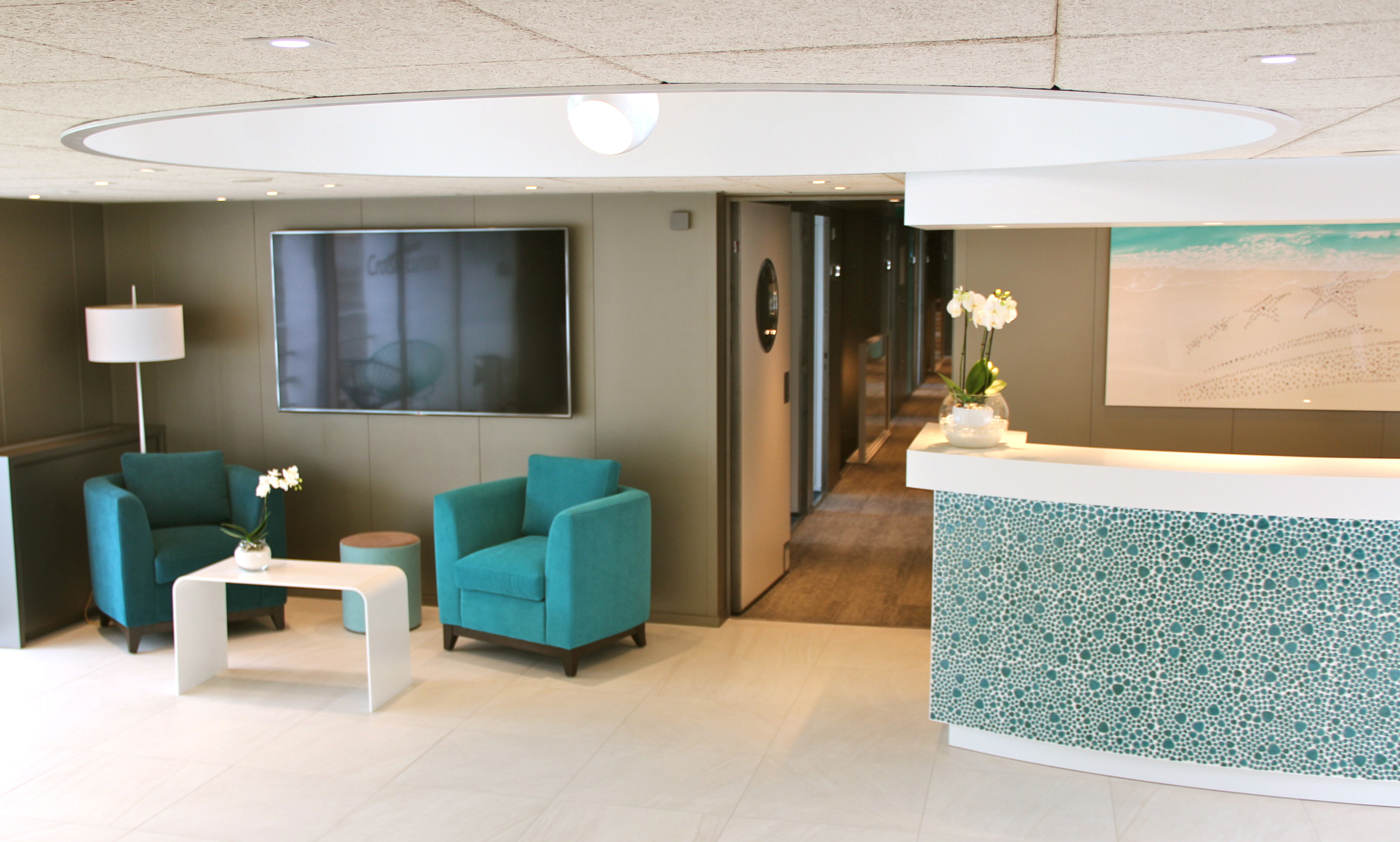 The Reception is a perfect place to meet with friends before excursions or to ask any information you may need to the staff