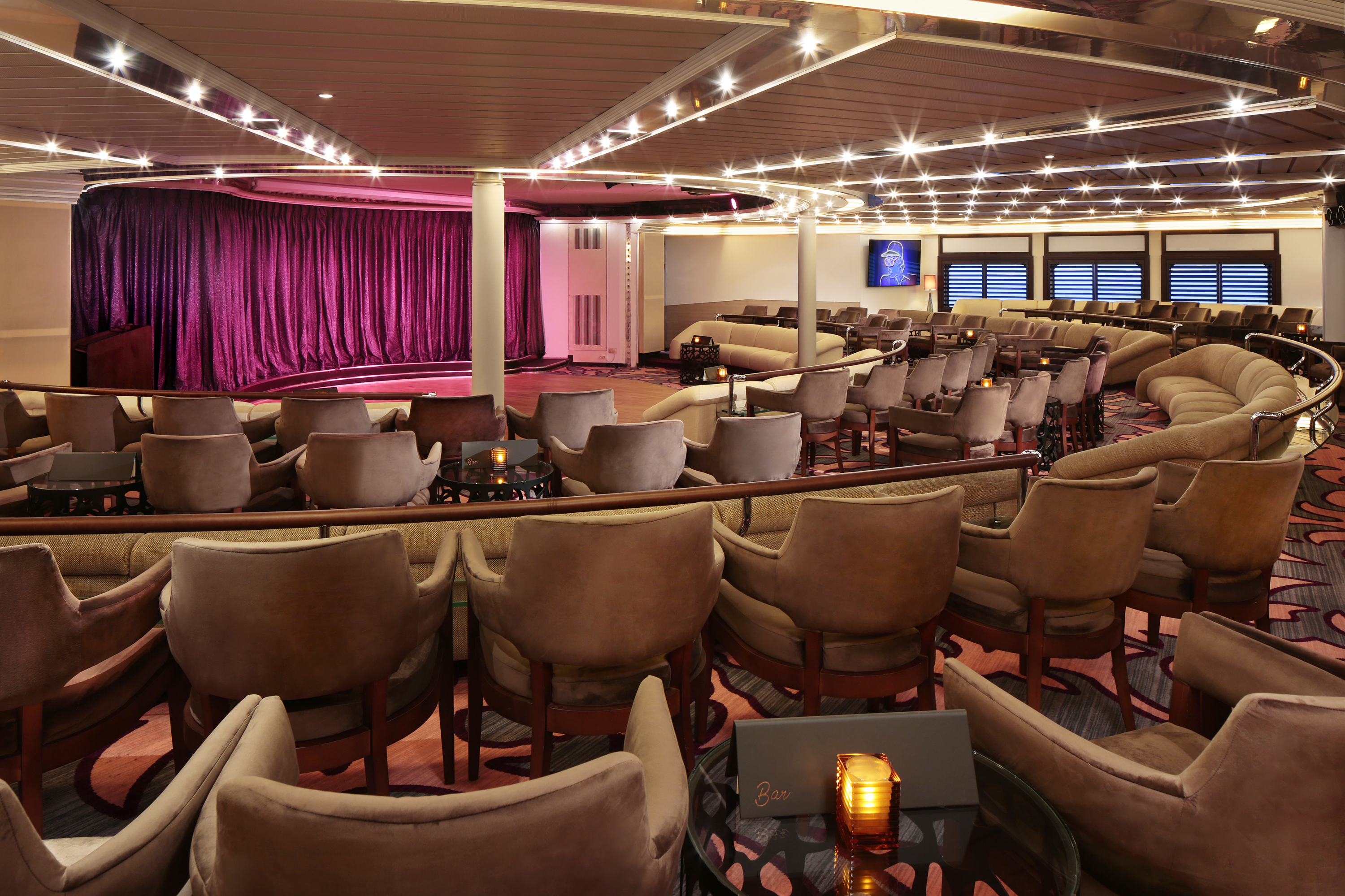 Listen to live music in The Lounge