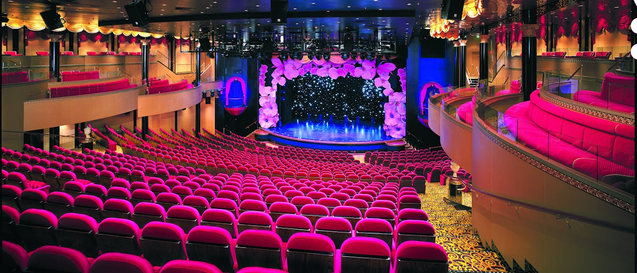 The three-deck high theatre