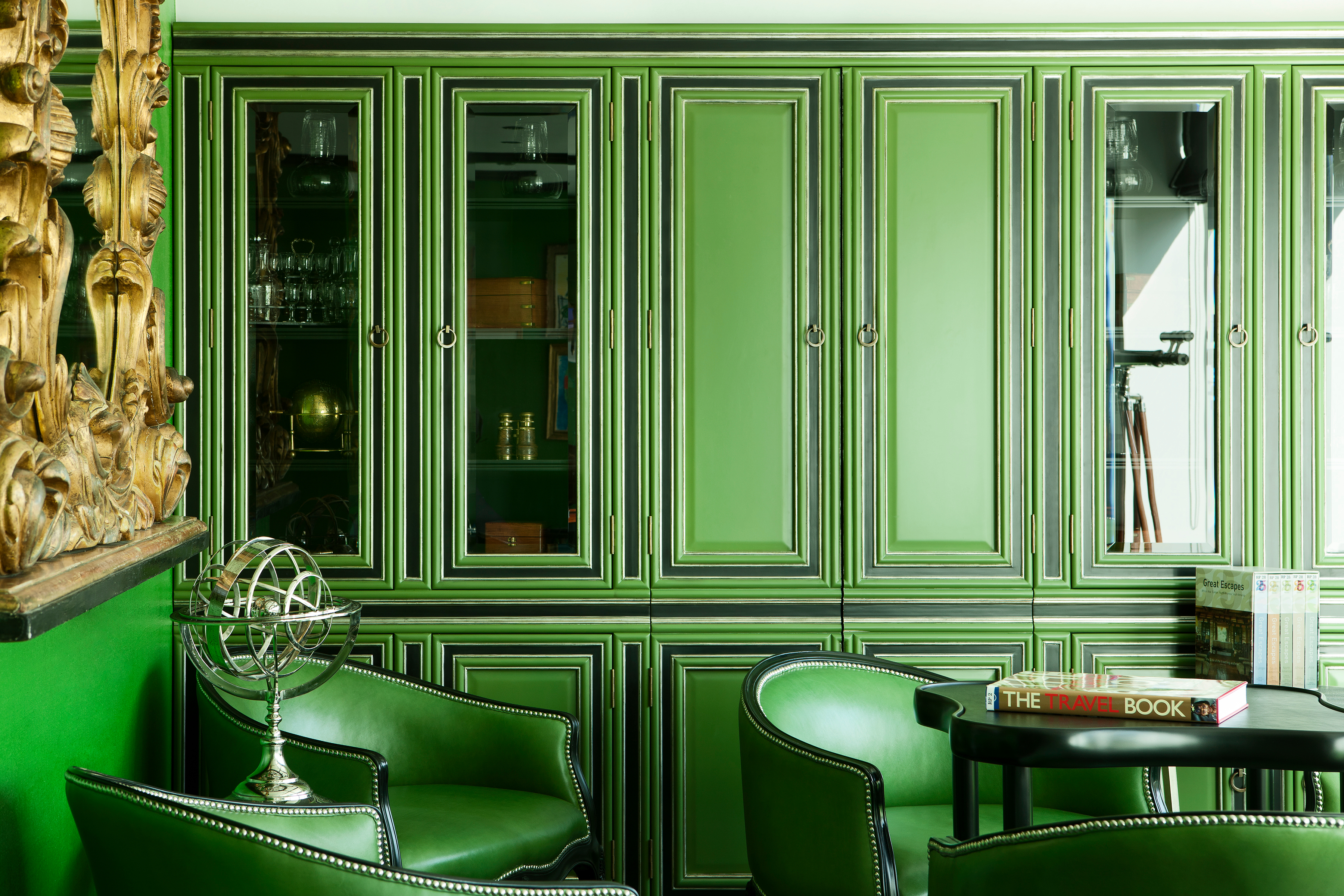 Captain’s Lounge & Library