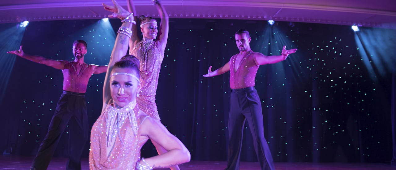 Fantastic Broadway-style performers and headline entertainers take place in Galaxy Lounge