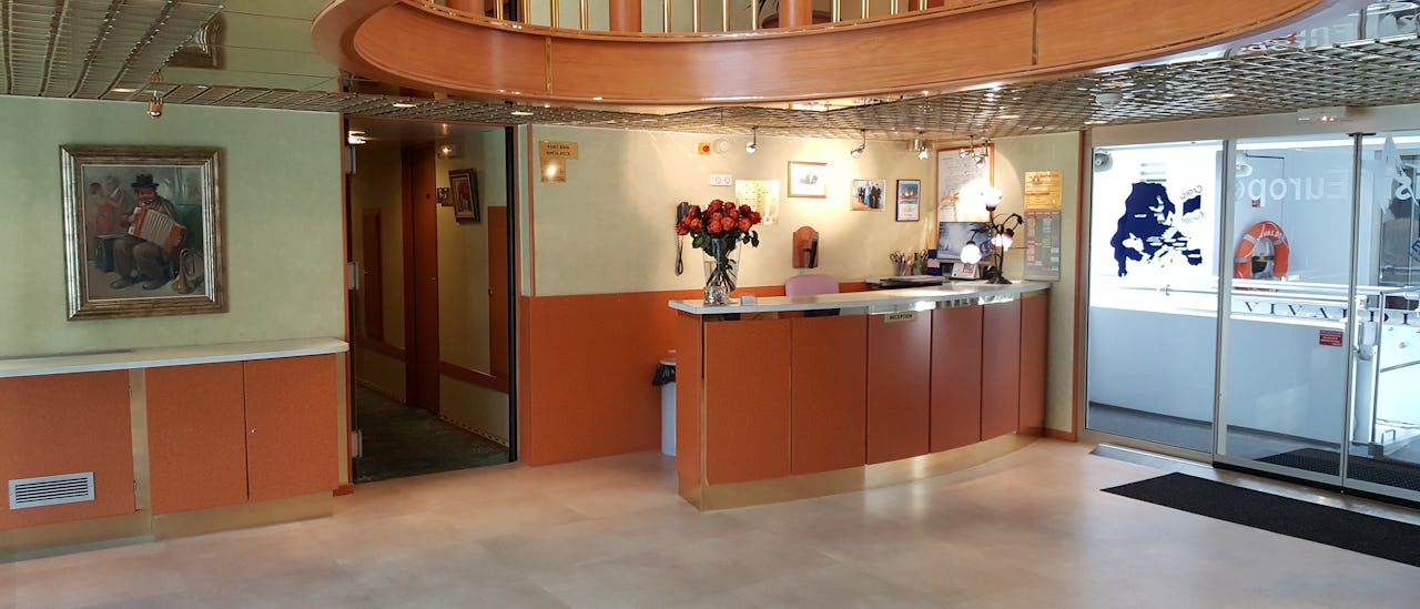 The Reception is a perfect spot to meet friends before excursions or to ask the staff for any information you need