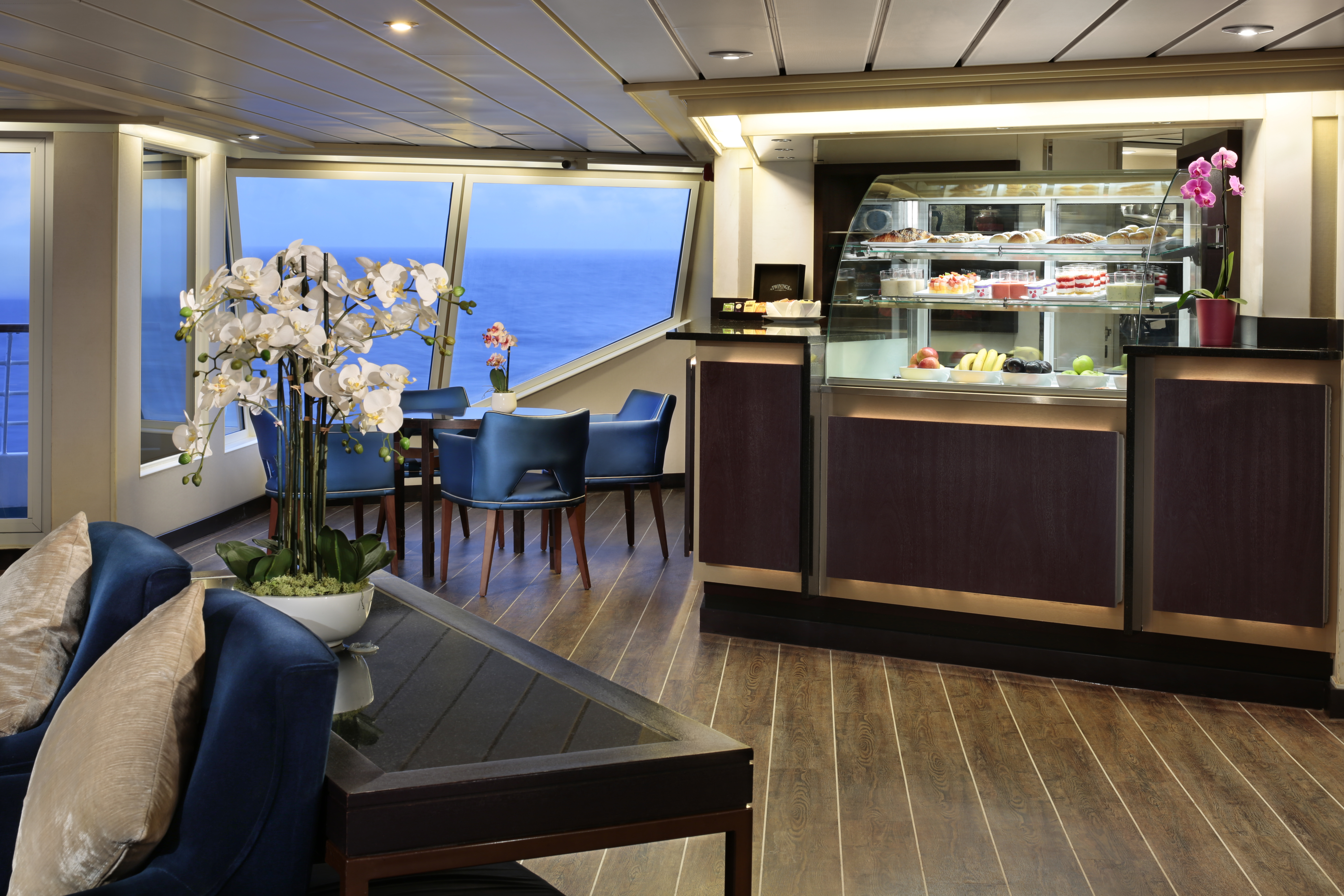 The top deck or deck 8, features a Yacht club, a star bar and a lounge.