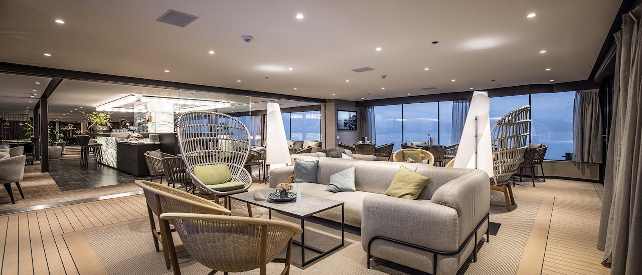 Travelmarvel North Lounge Bar