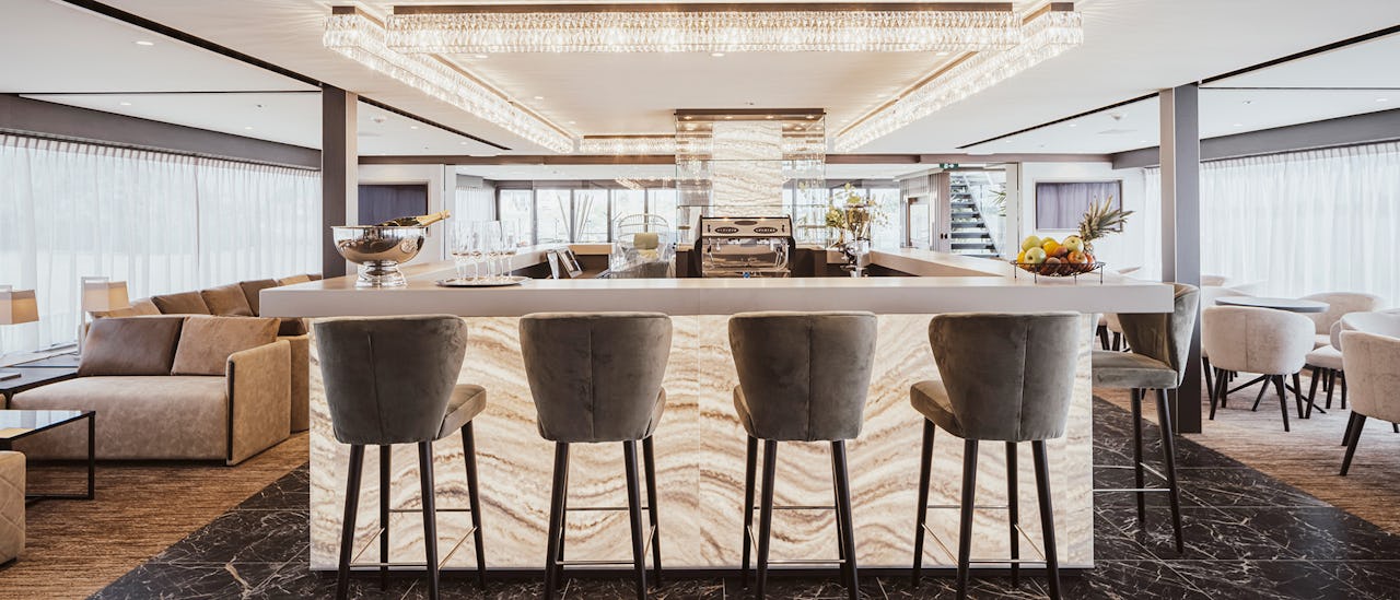 Travelmarvel North Lounge Bar